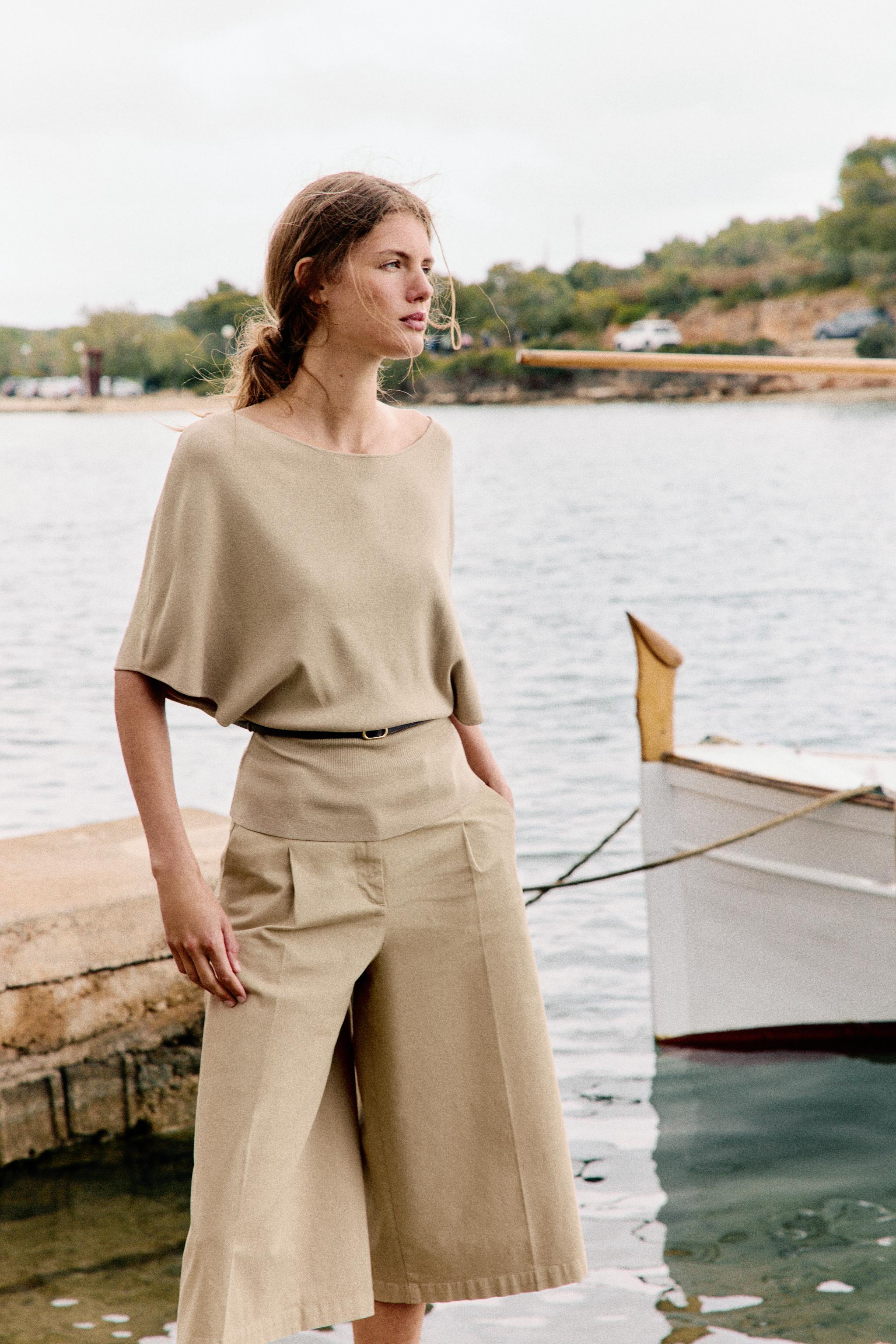 BELTED KNIT TOP