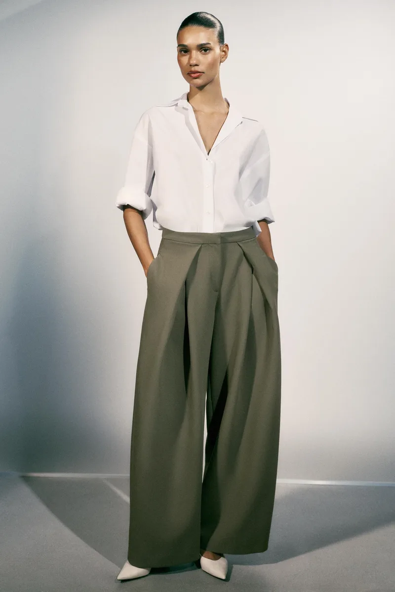 WIDE-LEG PLEATED PANTS