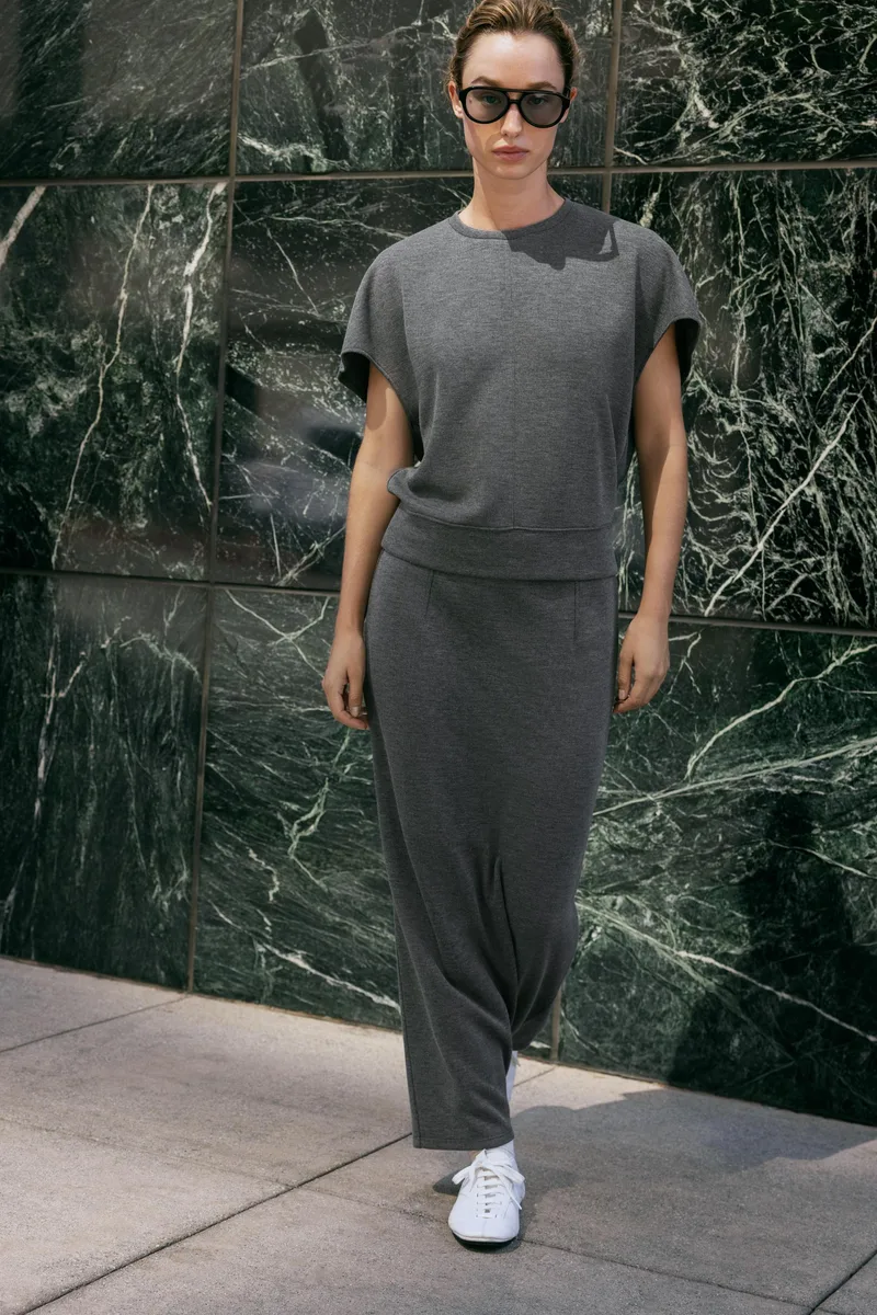 SOFT SHORT-SLEEVE TOP