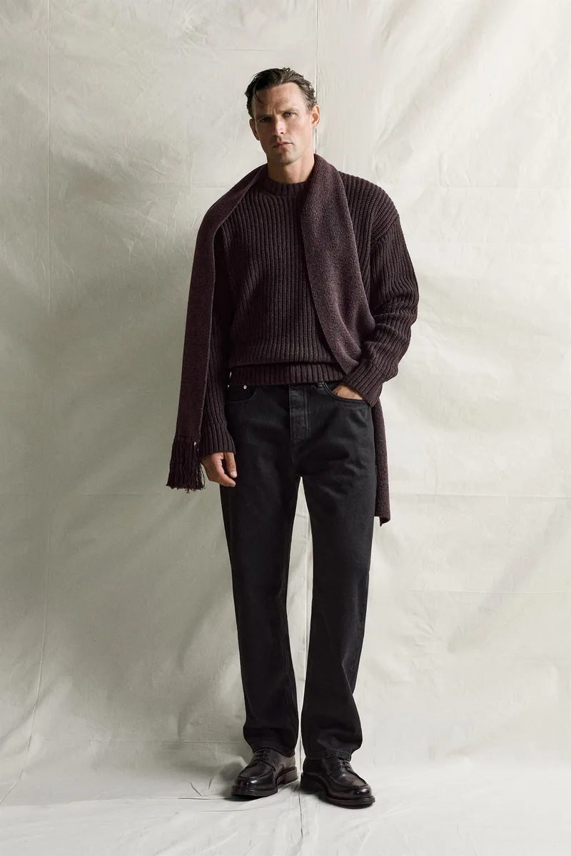 STRAIGHT FIT JEANS